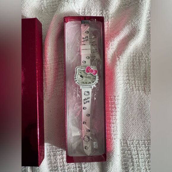 Brand New white and pink hello kitty watch - Picture 2 of 3